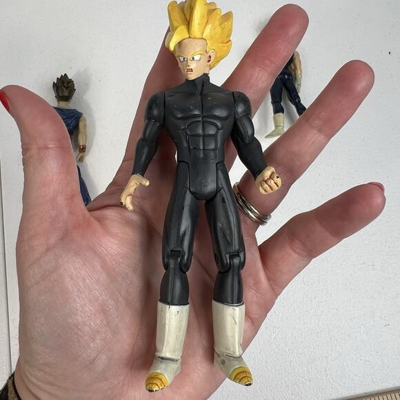 DBZ Movie Collection Battle Damaged S.S Goku Figure Specialty Dragon Ball Z - Picture 9 of 16